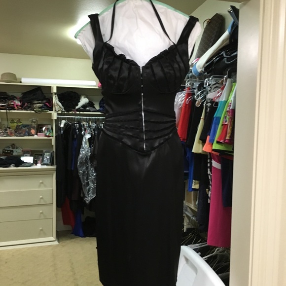 Like new. Stunning cocktail dress! - Picture 8 of 8